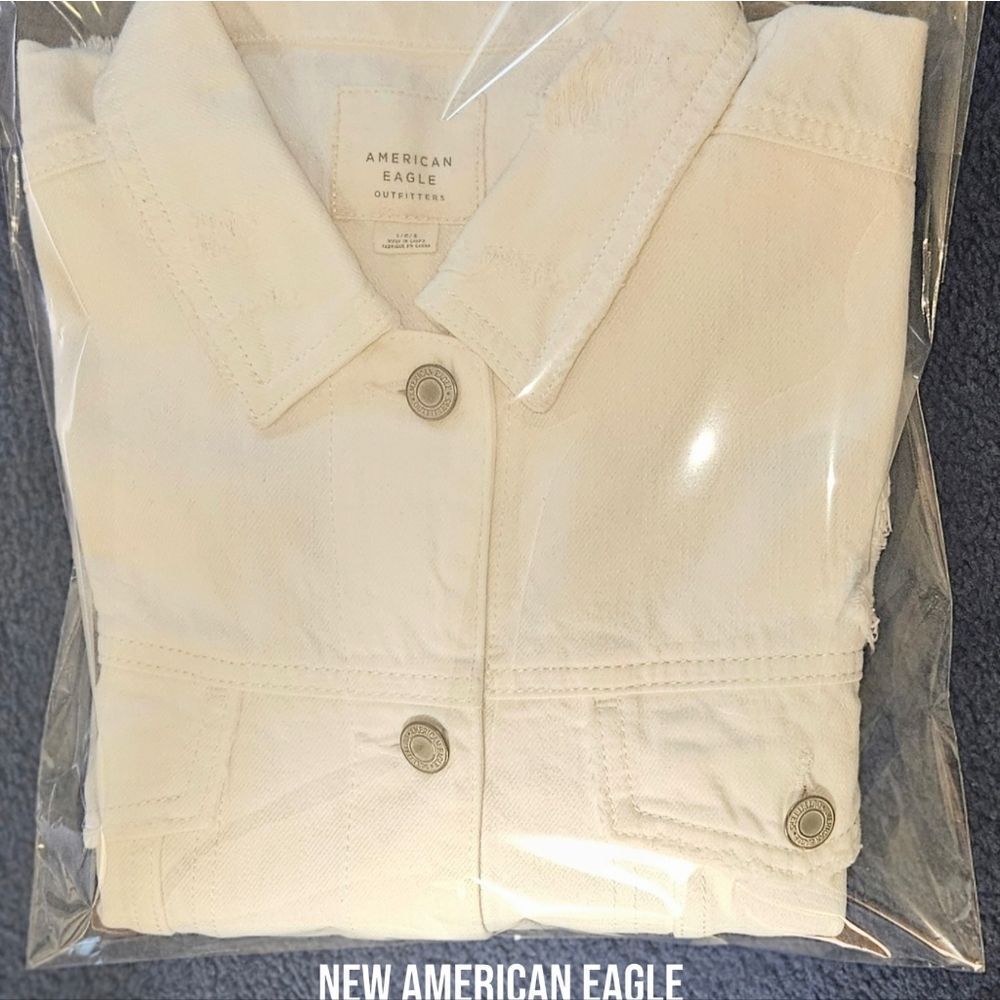 AMERICAN EAGLE White Ripped, Distressed, Cropped Denim Jacket Size Large - Picture 14 of 16